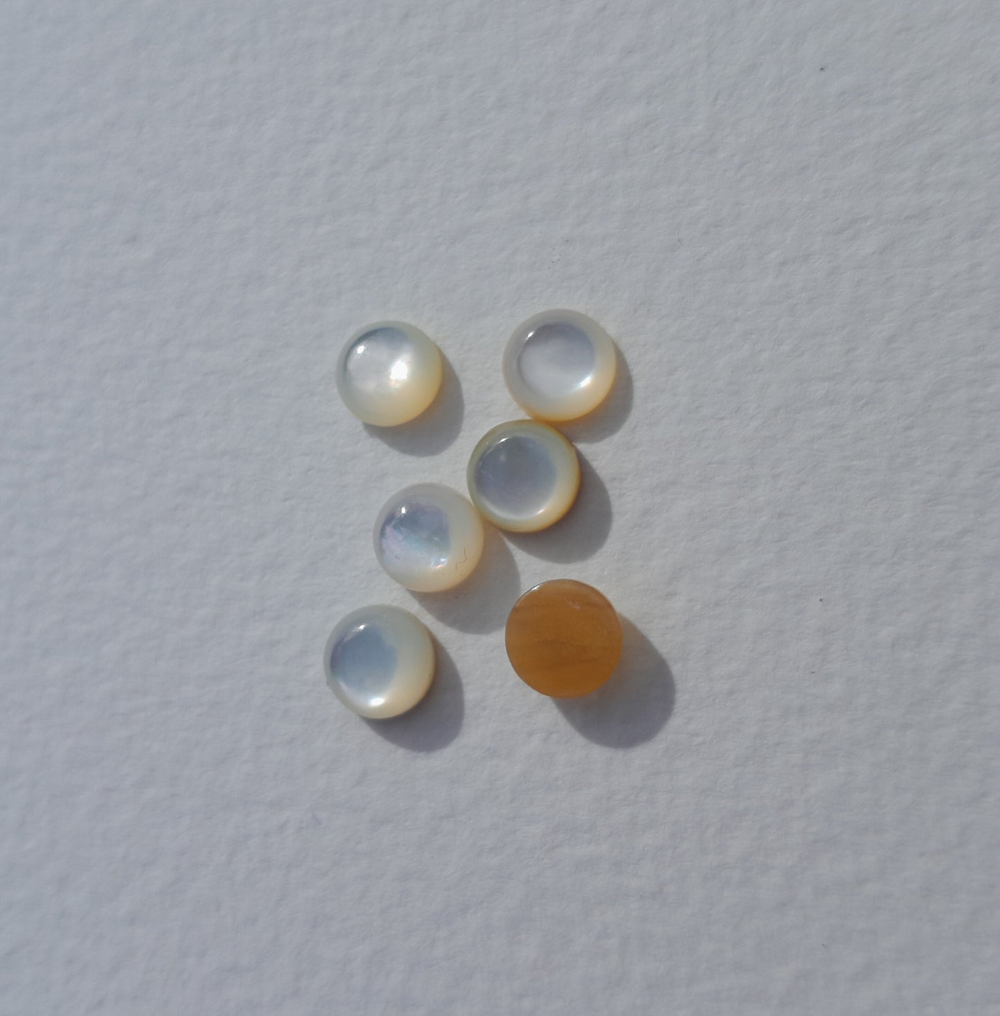 Freshwater pearl round 6mm cabochon