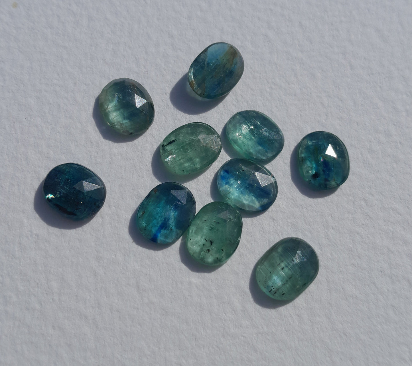Bi-colour rosecut kyanite oval lot