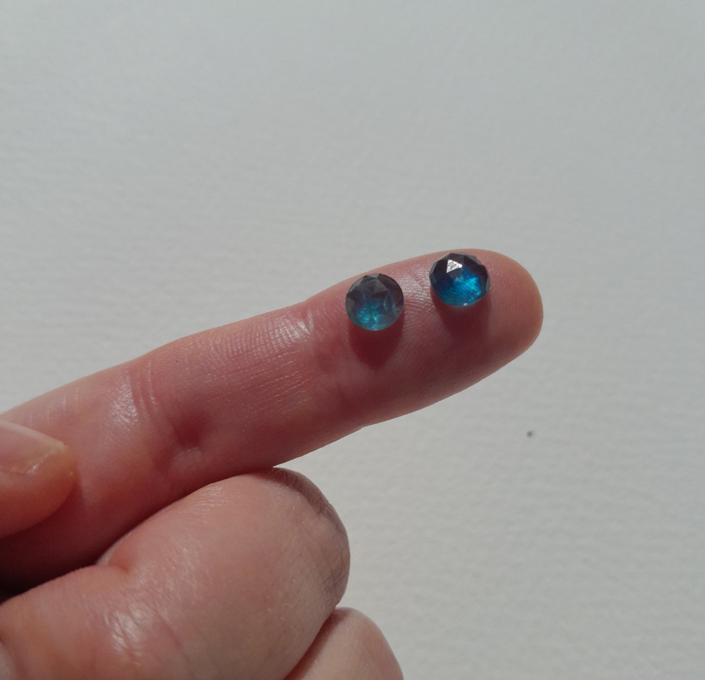 Neon blue kyanite rosecut cabochon 6mm round